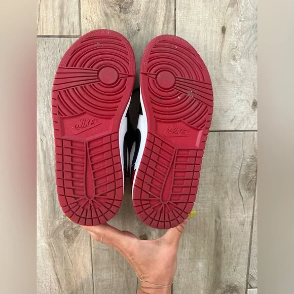 Jordan 1 Low Bred Toe Size 7.5M/9W - Picture 4 of 12